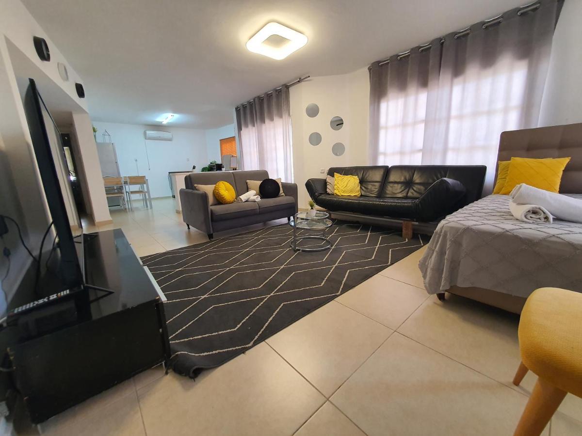 Barak Royal Suites 20 Garden Jacuzzi - ג'קוזי בחצר Eilat Exterior photo